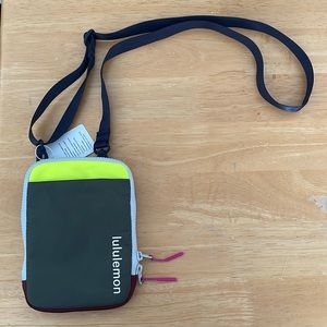 LULULEMON EASY ACCESS CROSSBODY…NWT